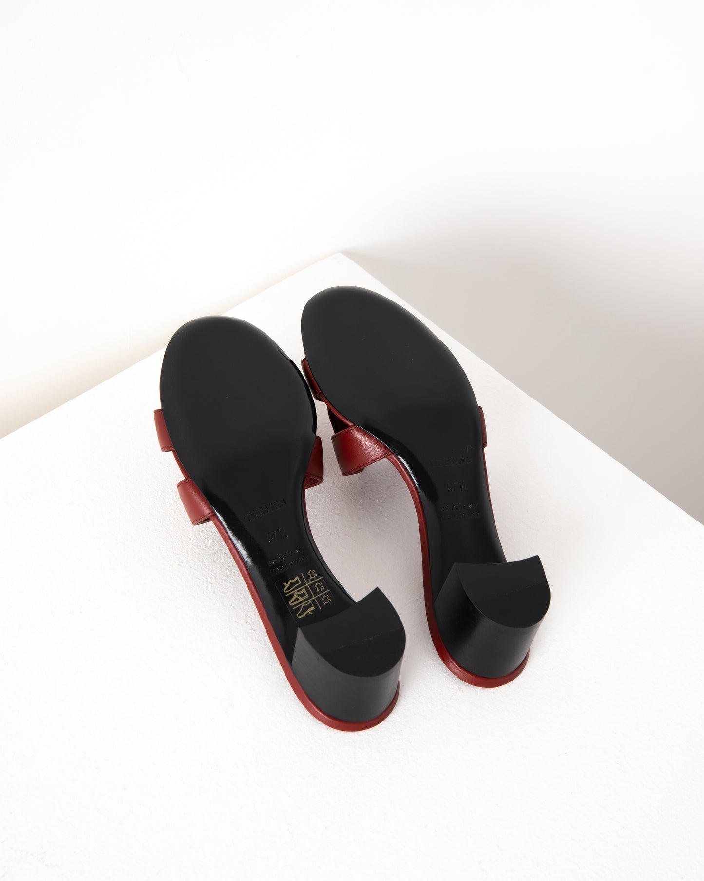 Oasis Sandal in Rouge H