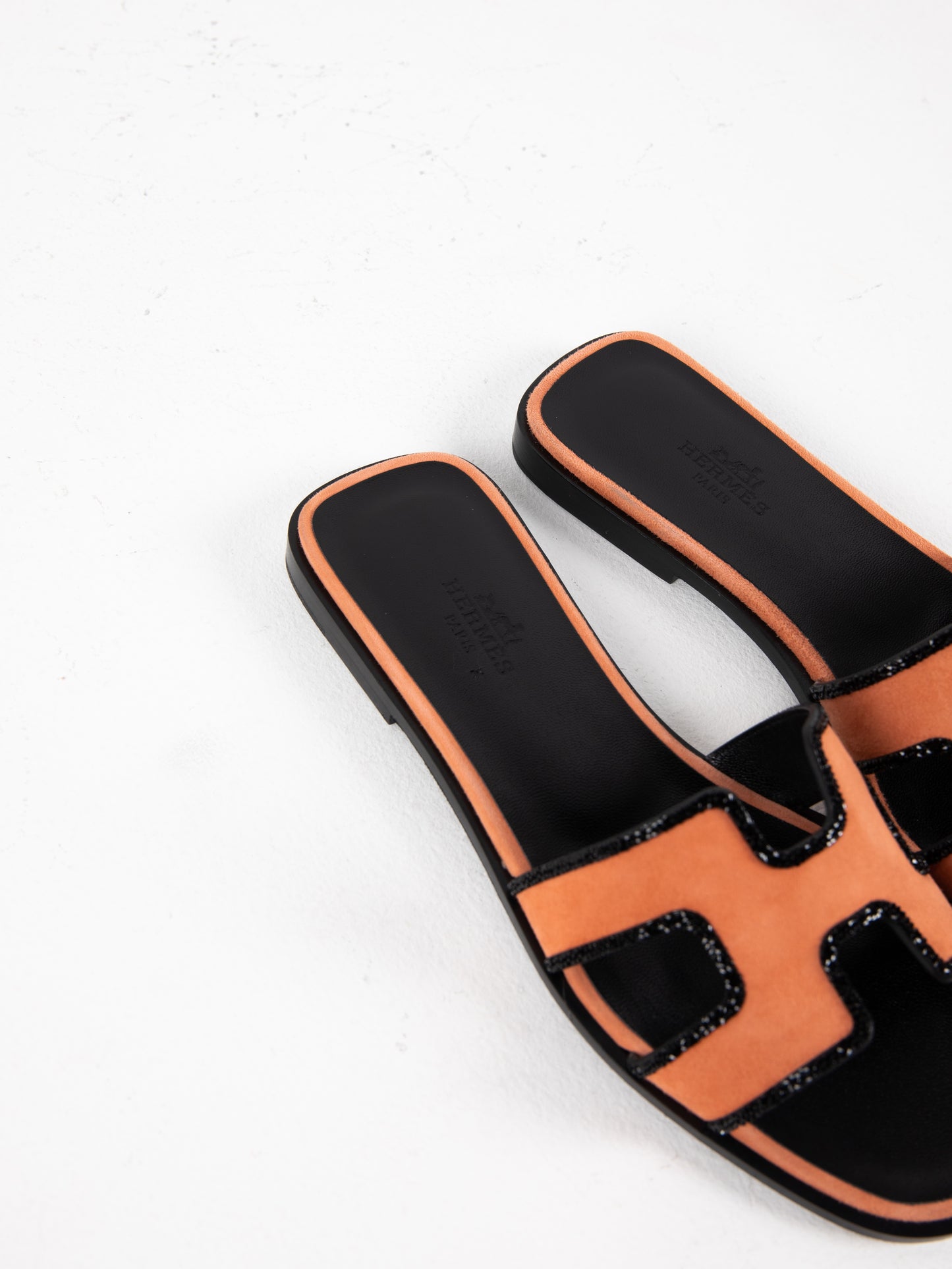 Oran Sandals in Black/Orange Strass