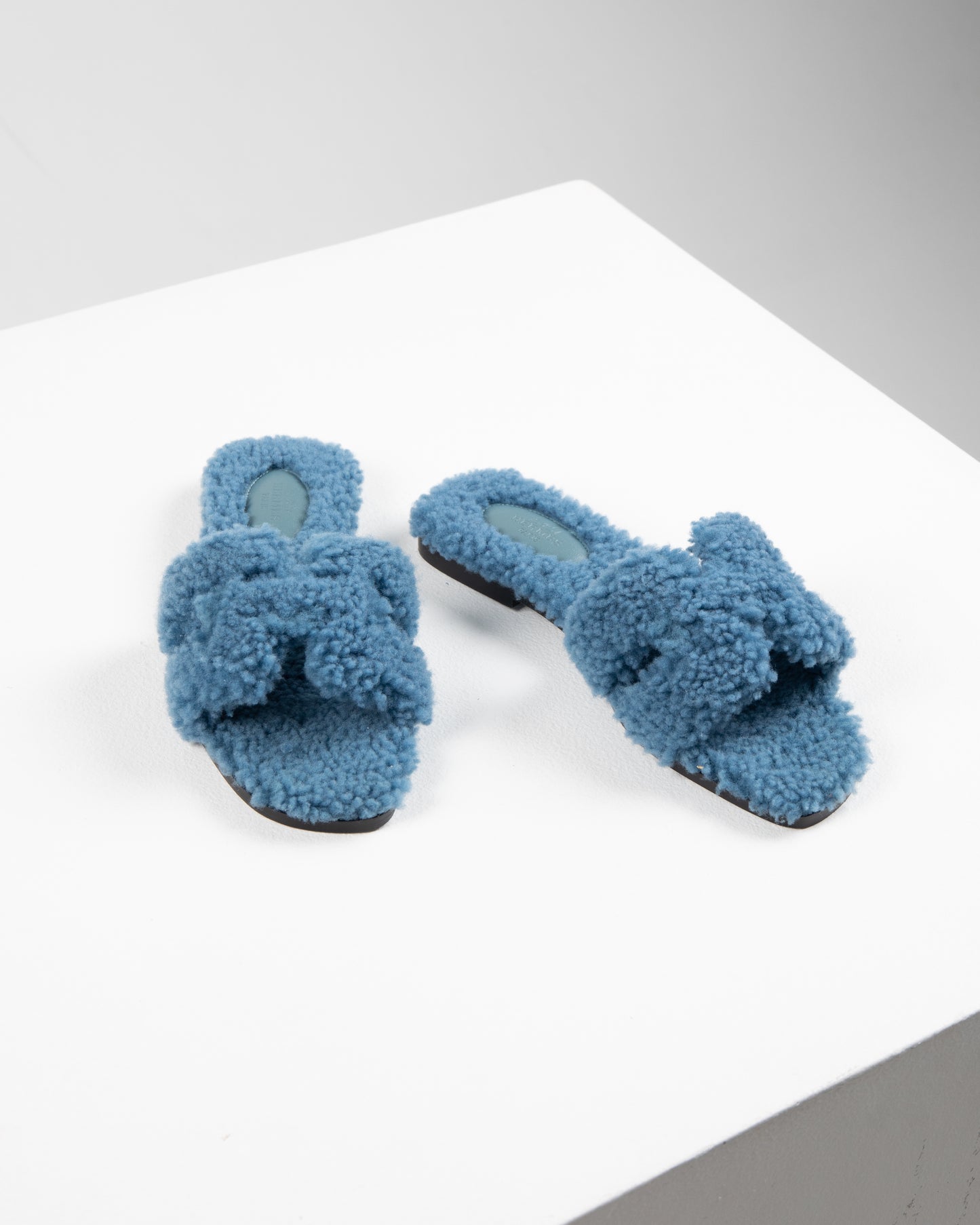 Oran Shearling Sandal in Bleu