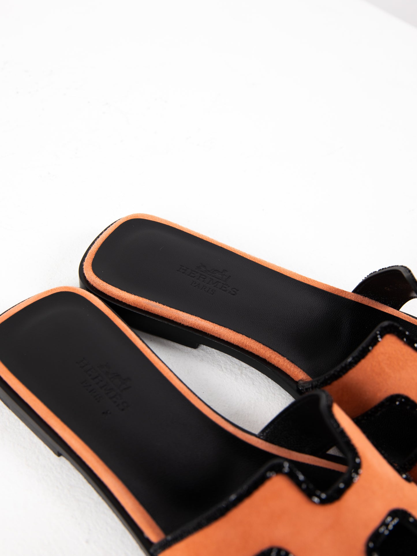 Oran Sandals in Black/Orange Strass