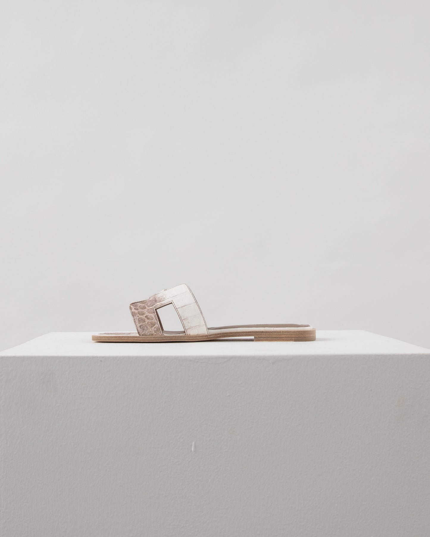 Oran Sandal in Blanc Himalaya Crocodile Leather
