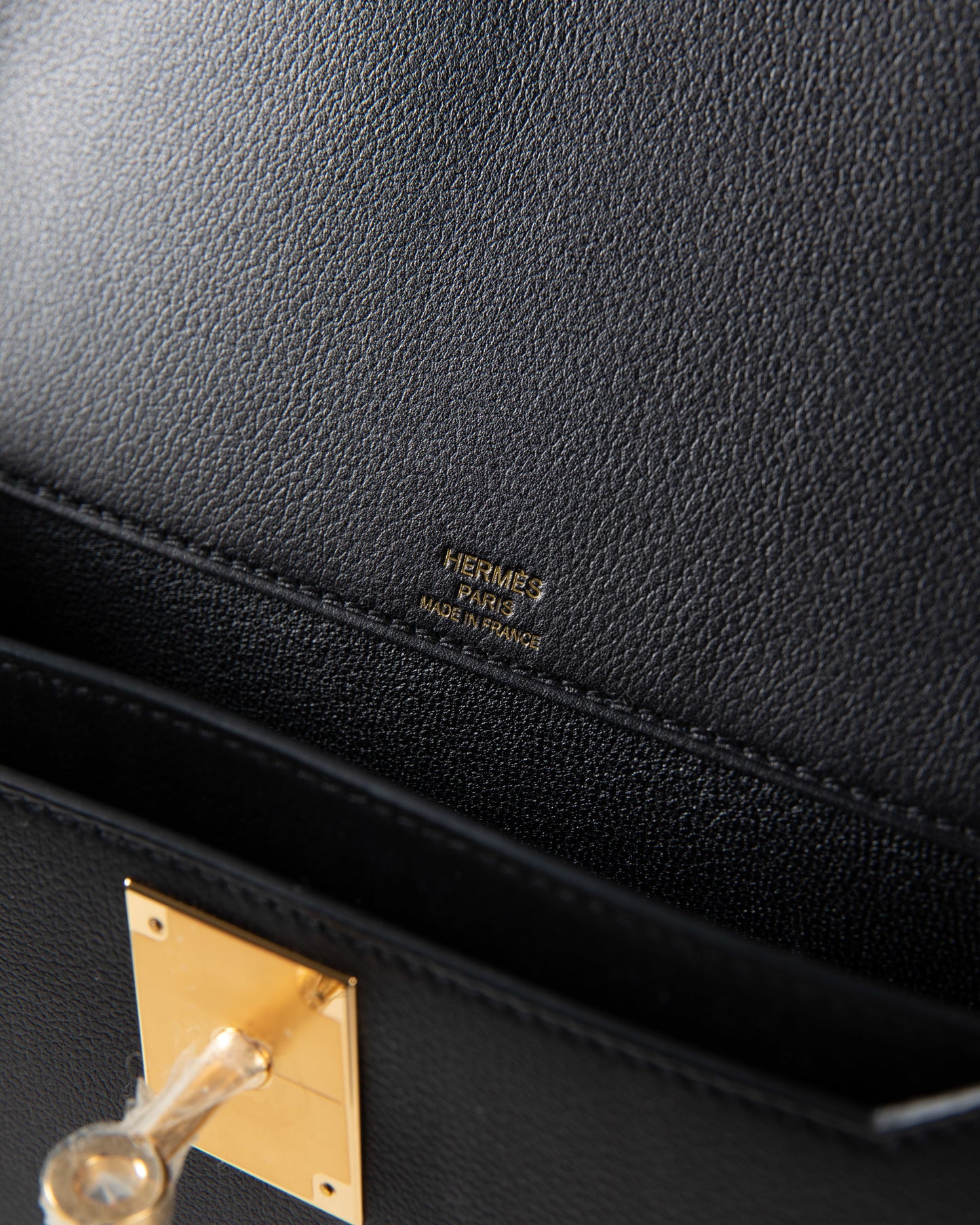 Kelly Depeches Pouch 25 in Black Evergrain Leather with Gold Hardware
