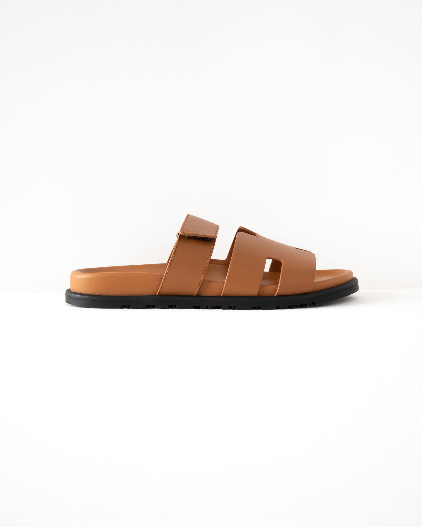 Chypre Sandal in Gold