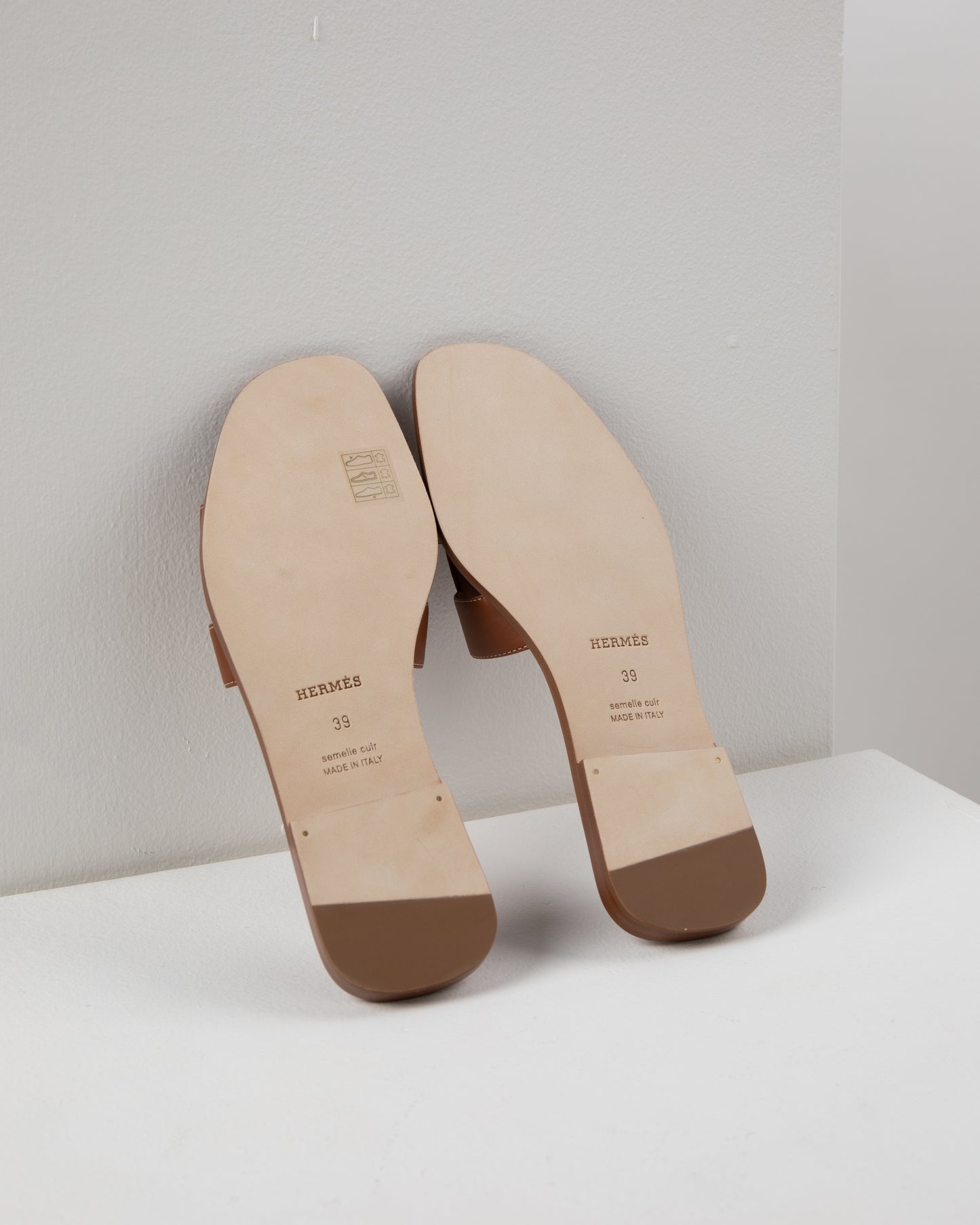Oran Sandal in Gold Calfskin
