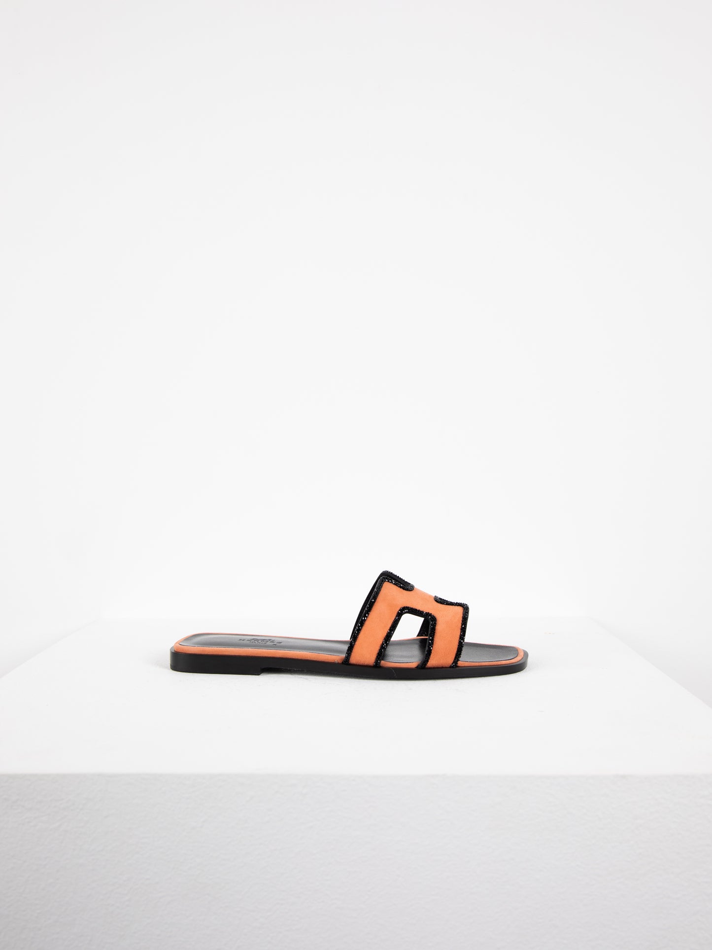 Oran Sandals in Black/Orange Strass