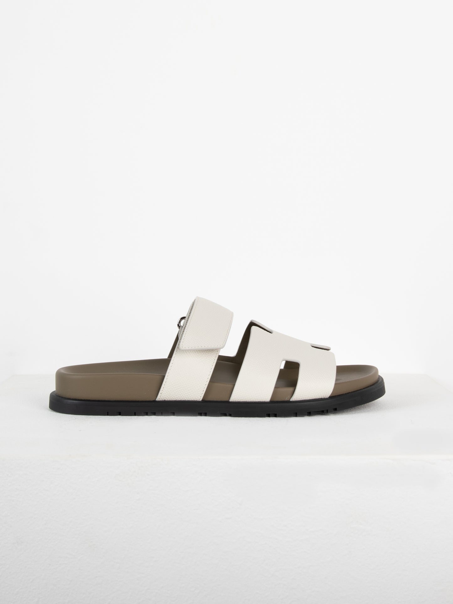 Chypre Sandal in Beige Glaise/Vert Toundra