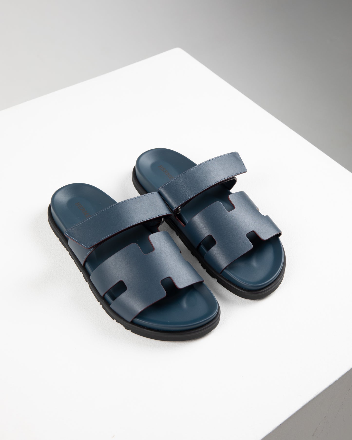 Chypre Sandal in Bleu Celeste/Bordeaux Calfskin