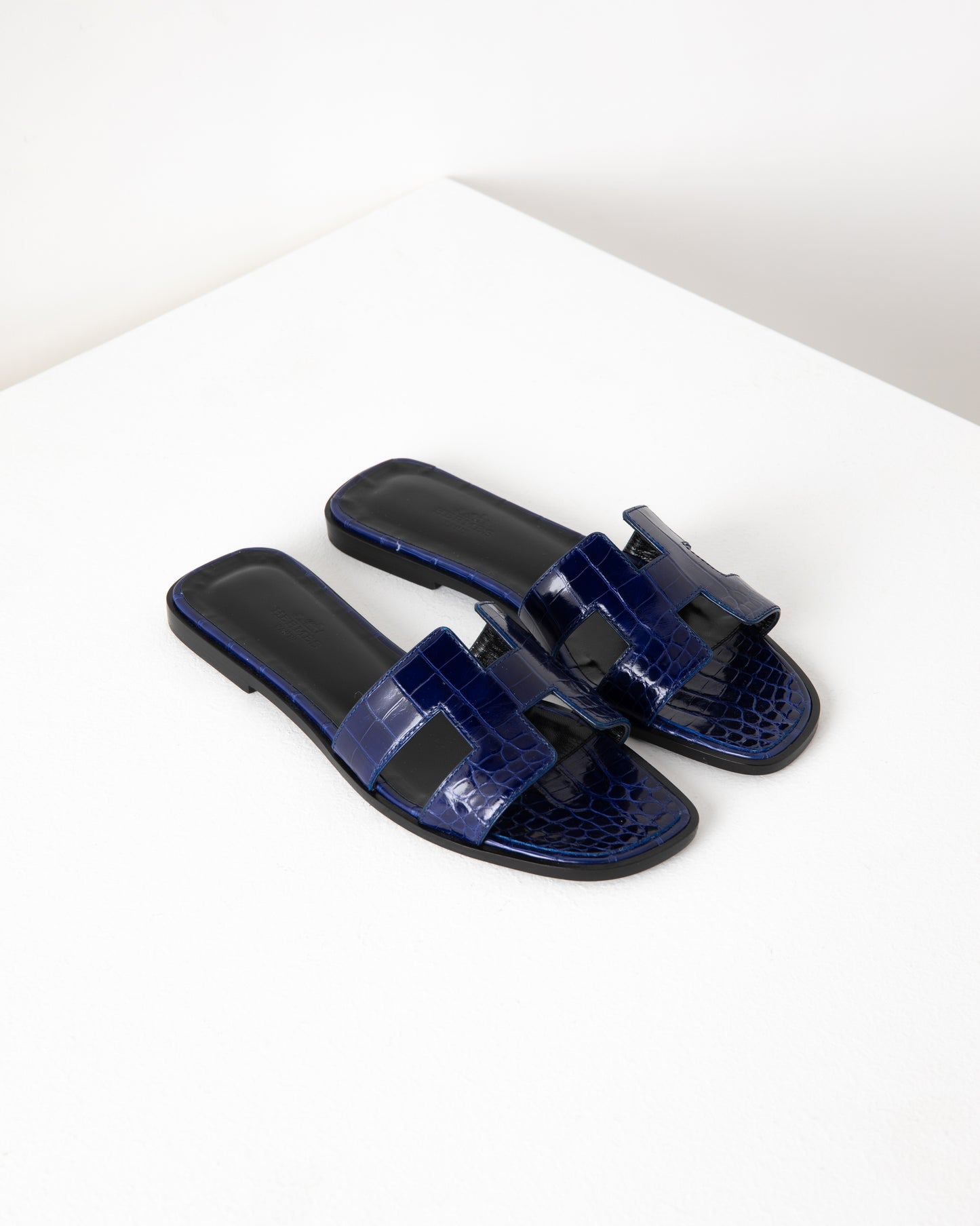 Oran Sandal in Bleu Electrique Crocodile