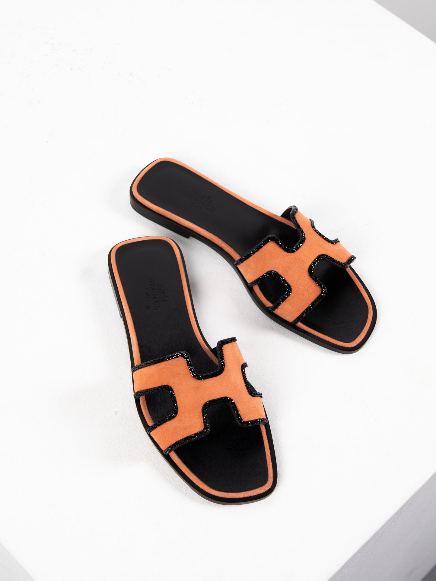 Oran Sandals in Black/Orange Strass