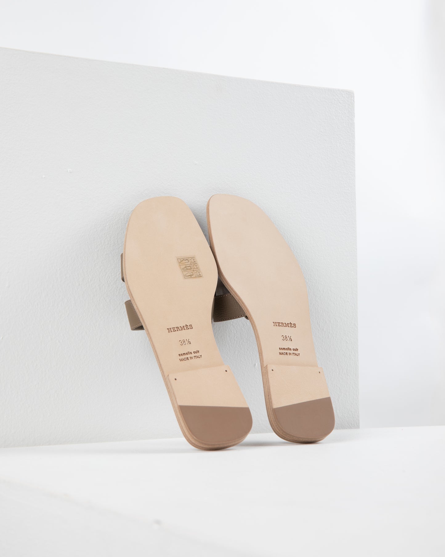Oran Sandal in Etoupe Epsom
