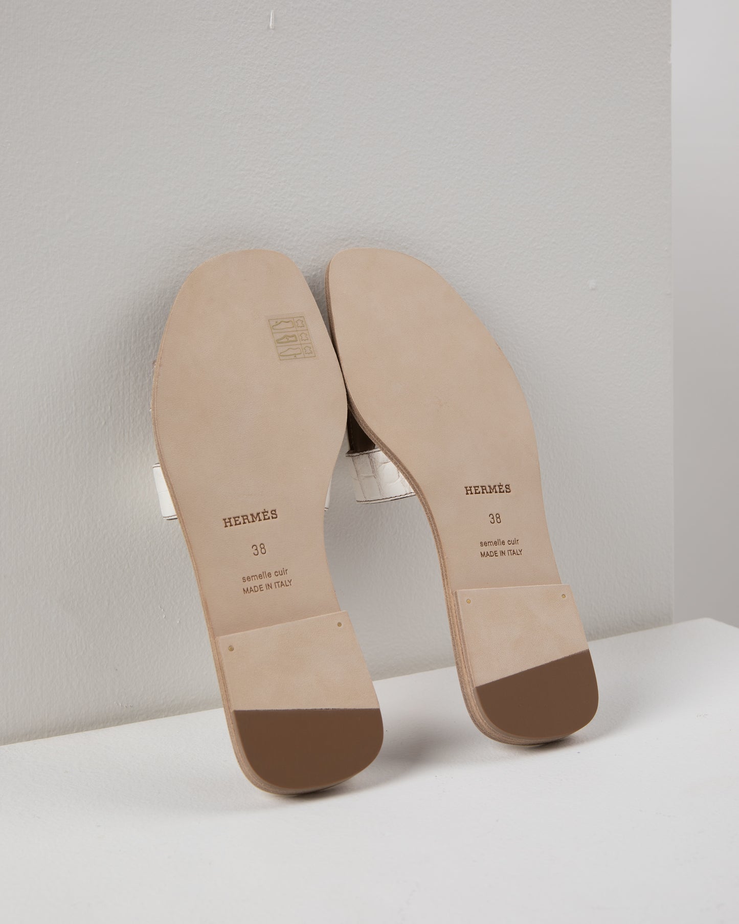 Oran Sandal in Blanc Himalaya Crocodile Leather