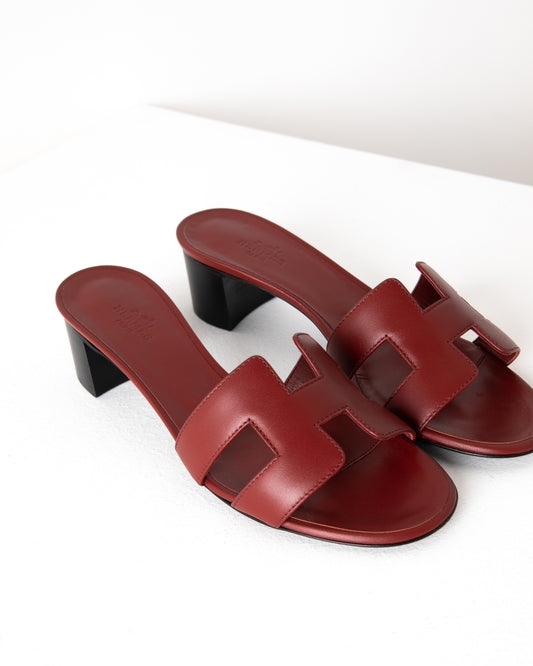 Oasis Sandal in Rouge H