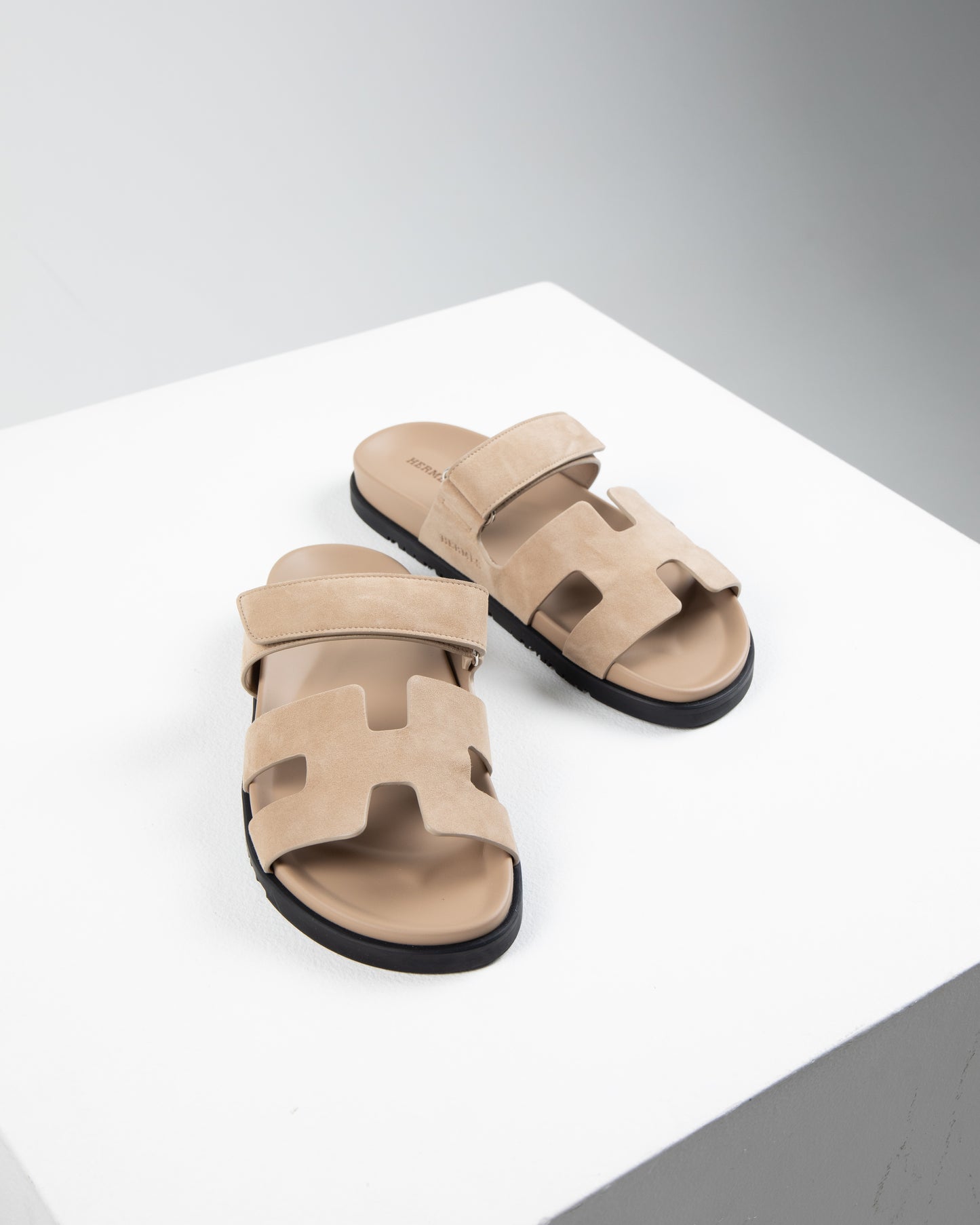 Chypre Sandal in Beige Argile
