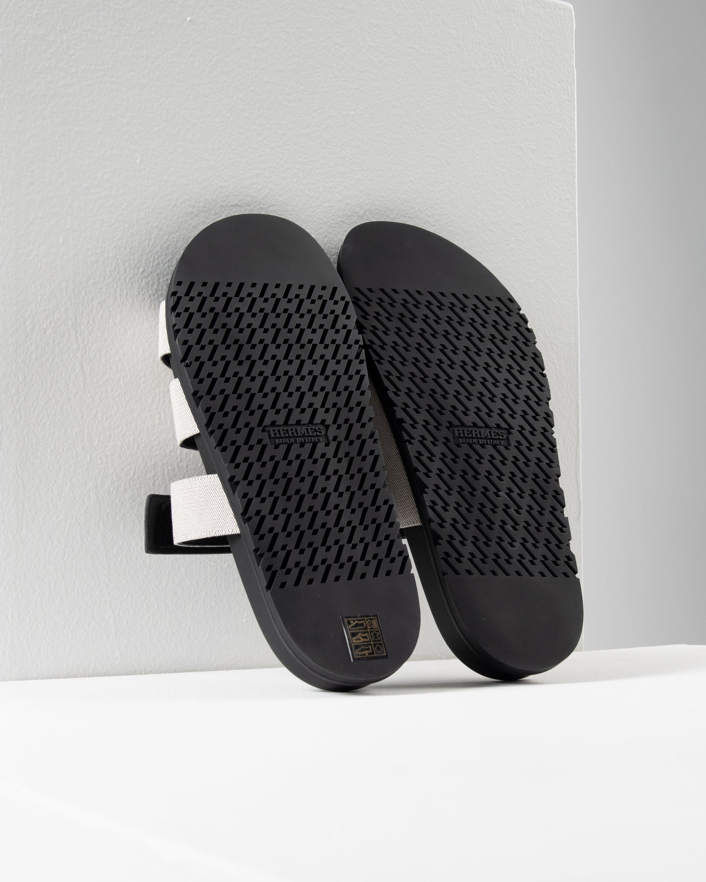 Chypre Sandal in Prunoir
