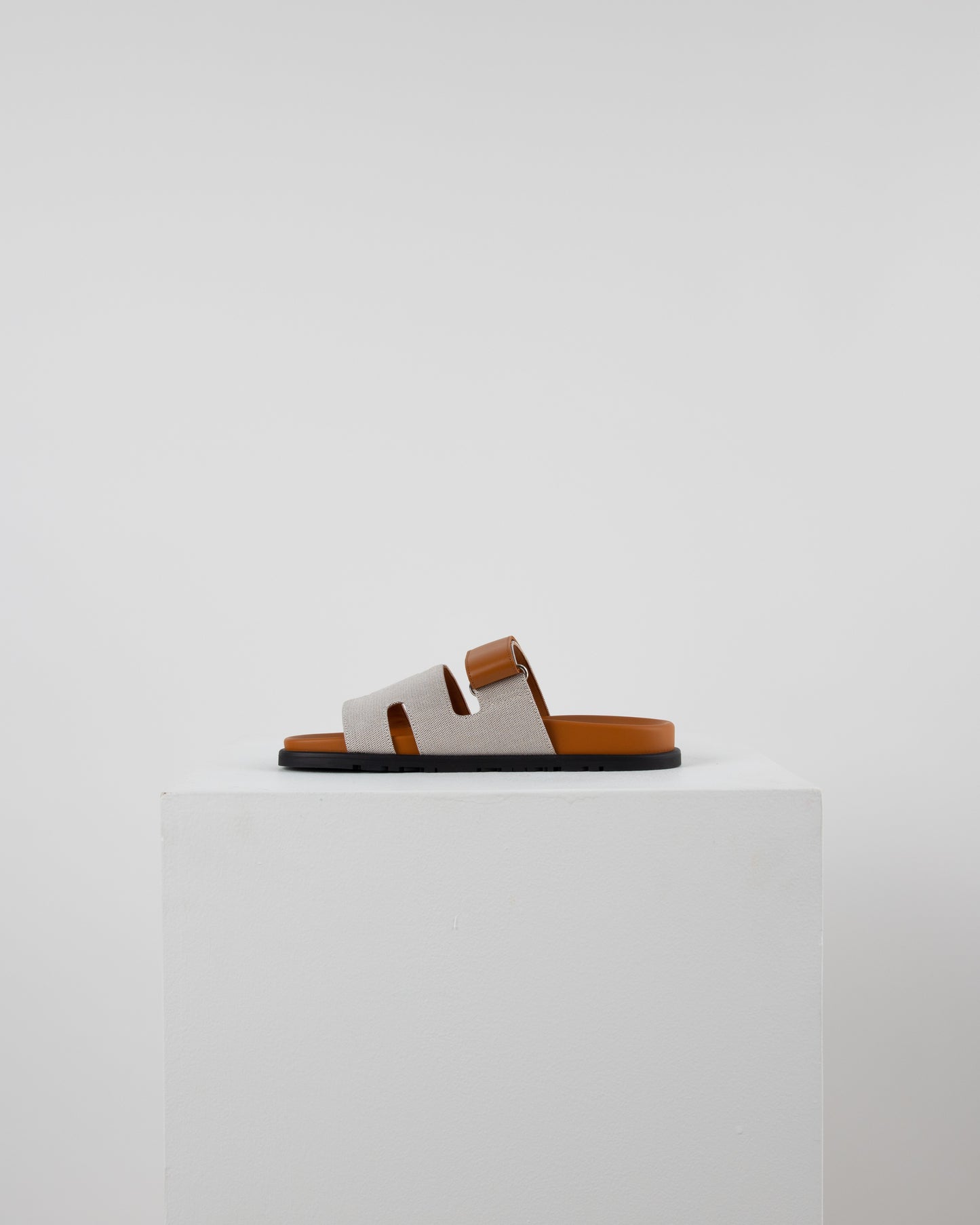 Chypre Sandal in Prunoir / Naturel