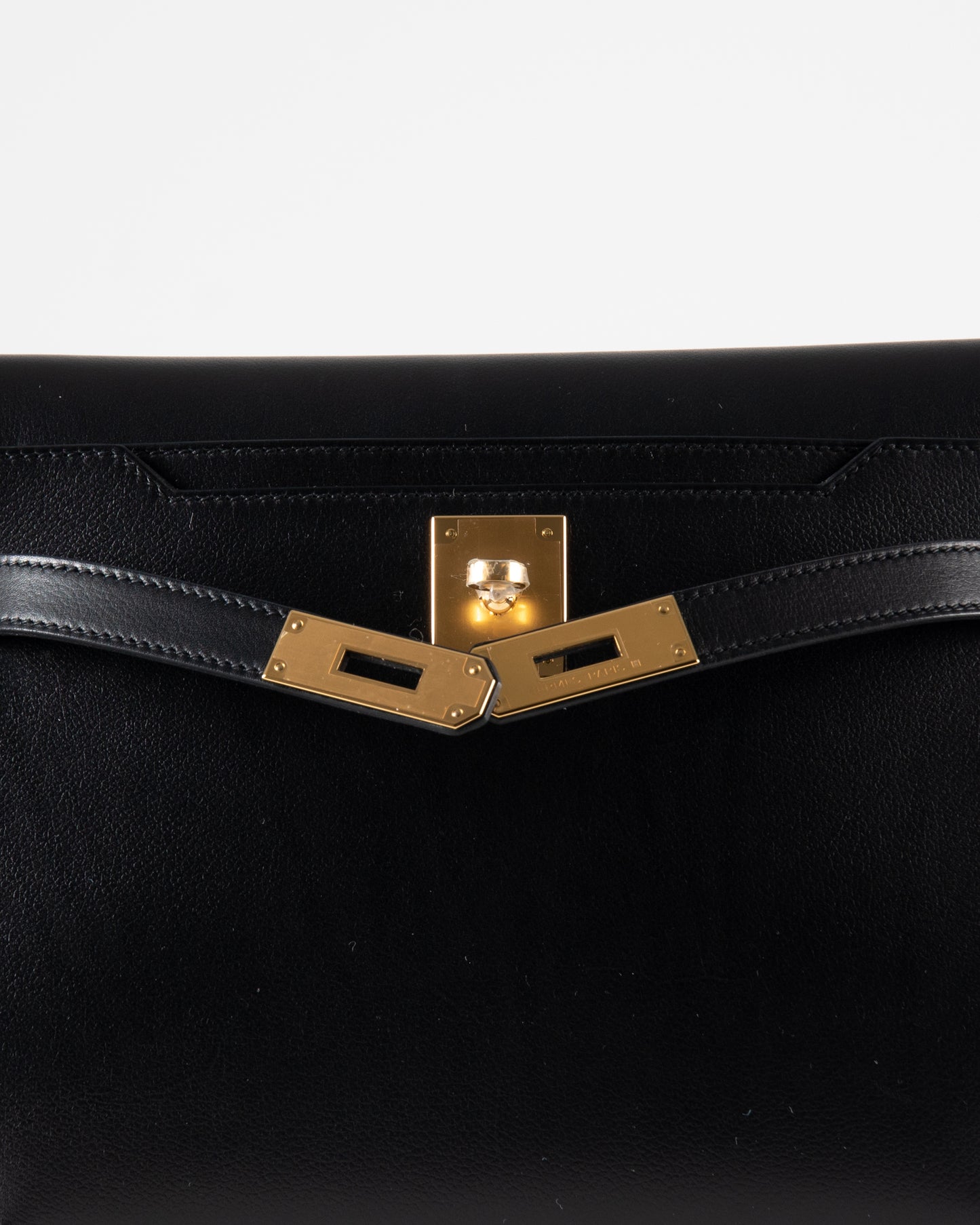 Kelly Depeches Pouch 25 in Black Evergrain Leather with Gold Hardware