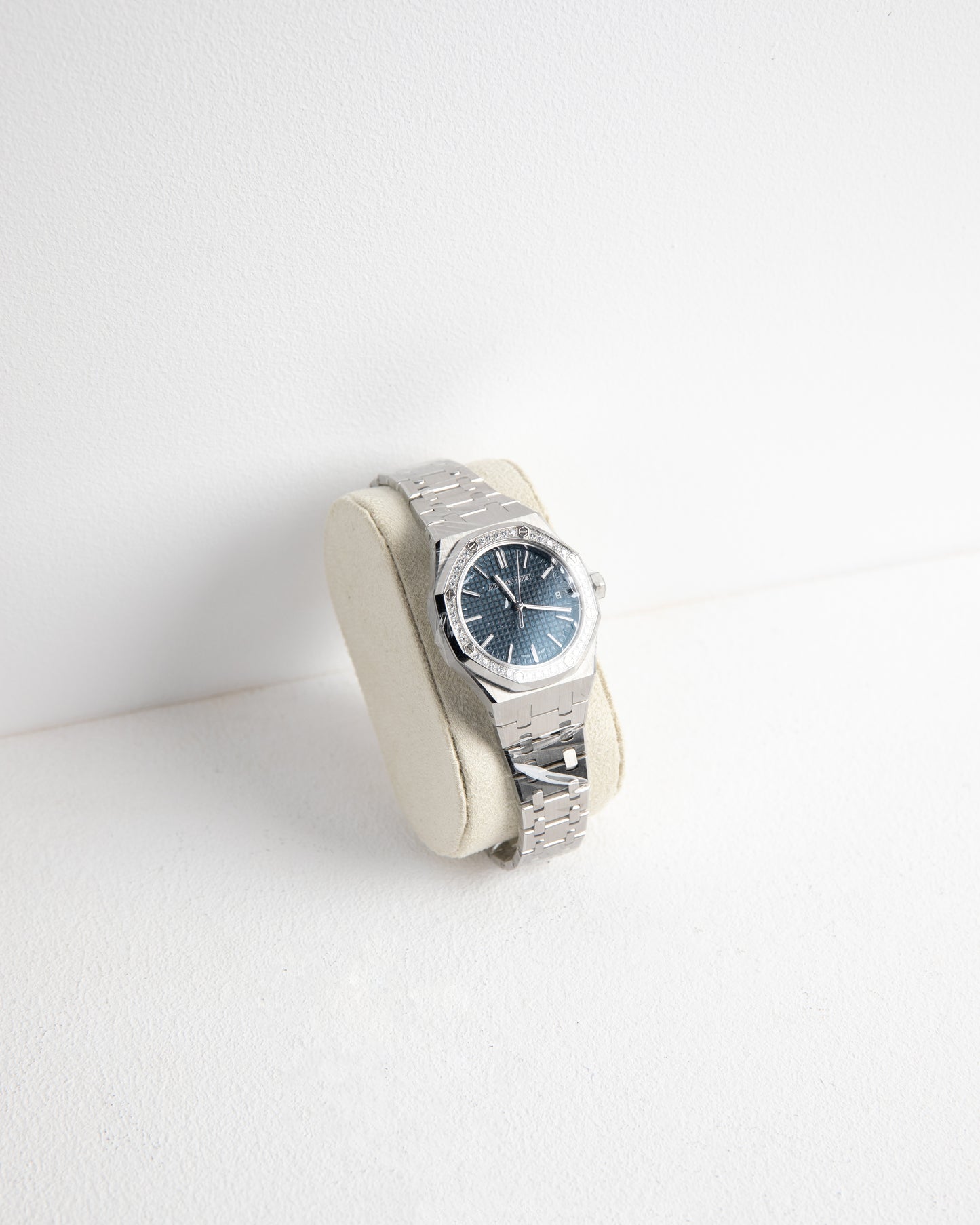 Audemars Piguet Royal Oak 37mm - Blue dial with diamonds