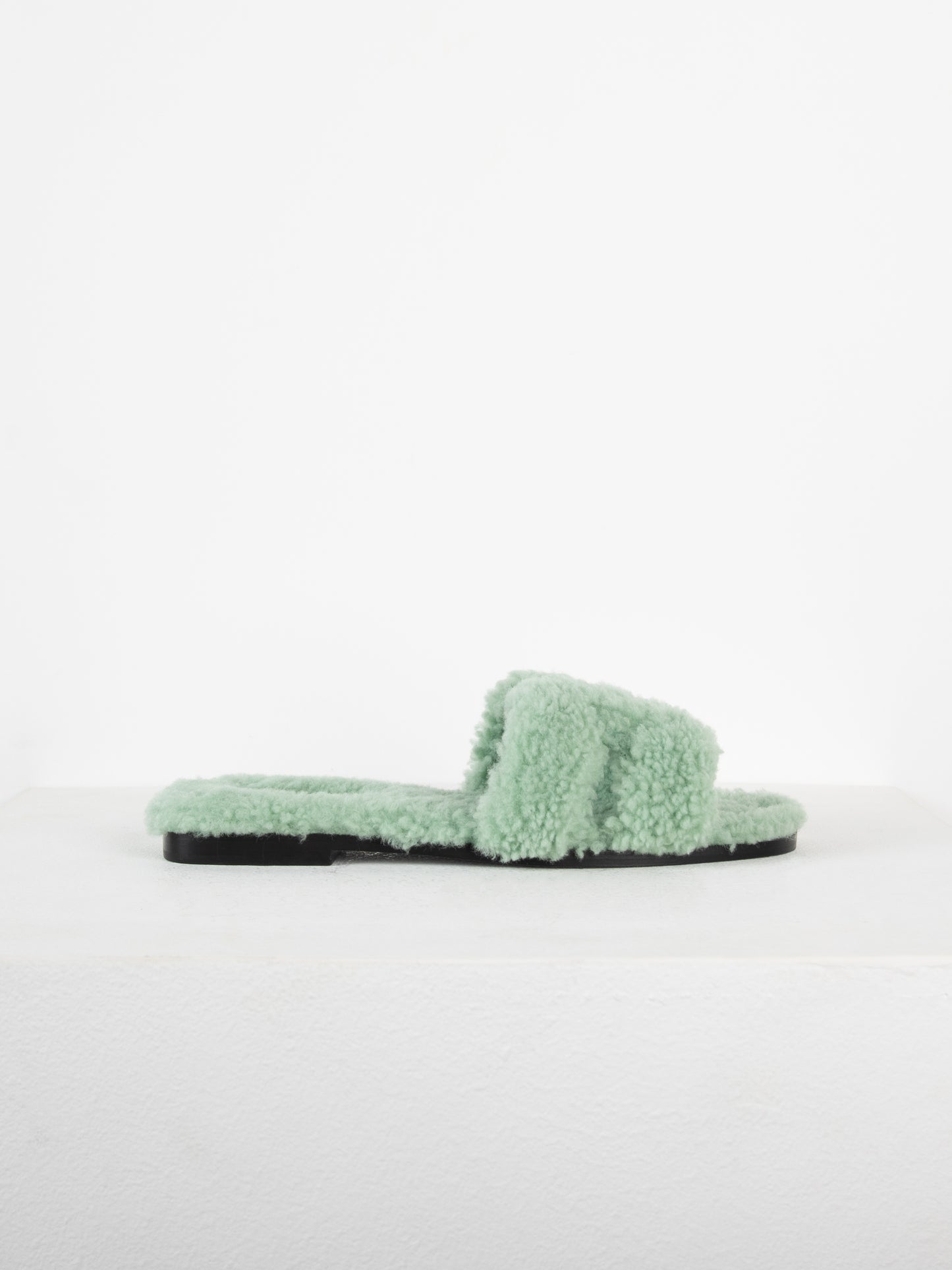 Oran Shearling Sandal in Vert D'eau