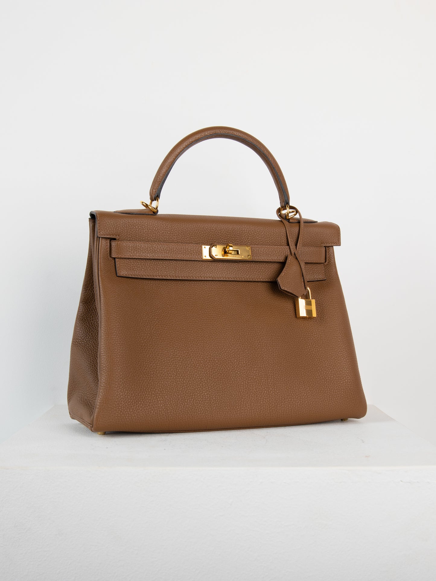 Kelly 32 in Alezan Togo Retourne with Gold Hardware