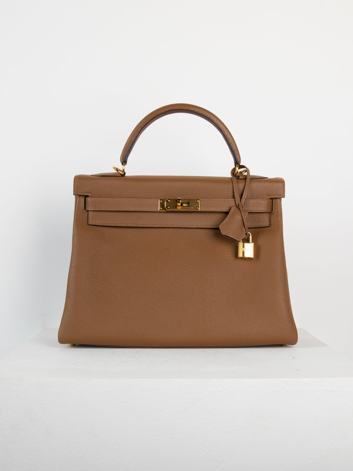 Kelly 32 in Alezan Togo Retourne with Gold Hardware