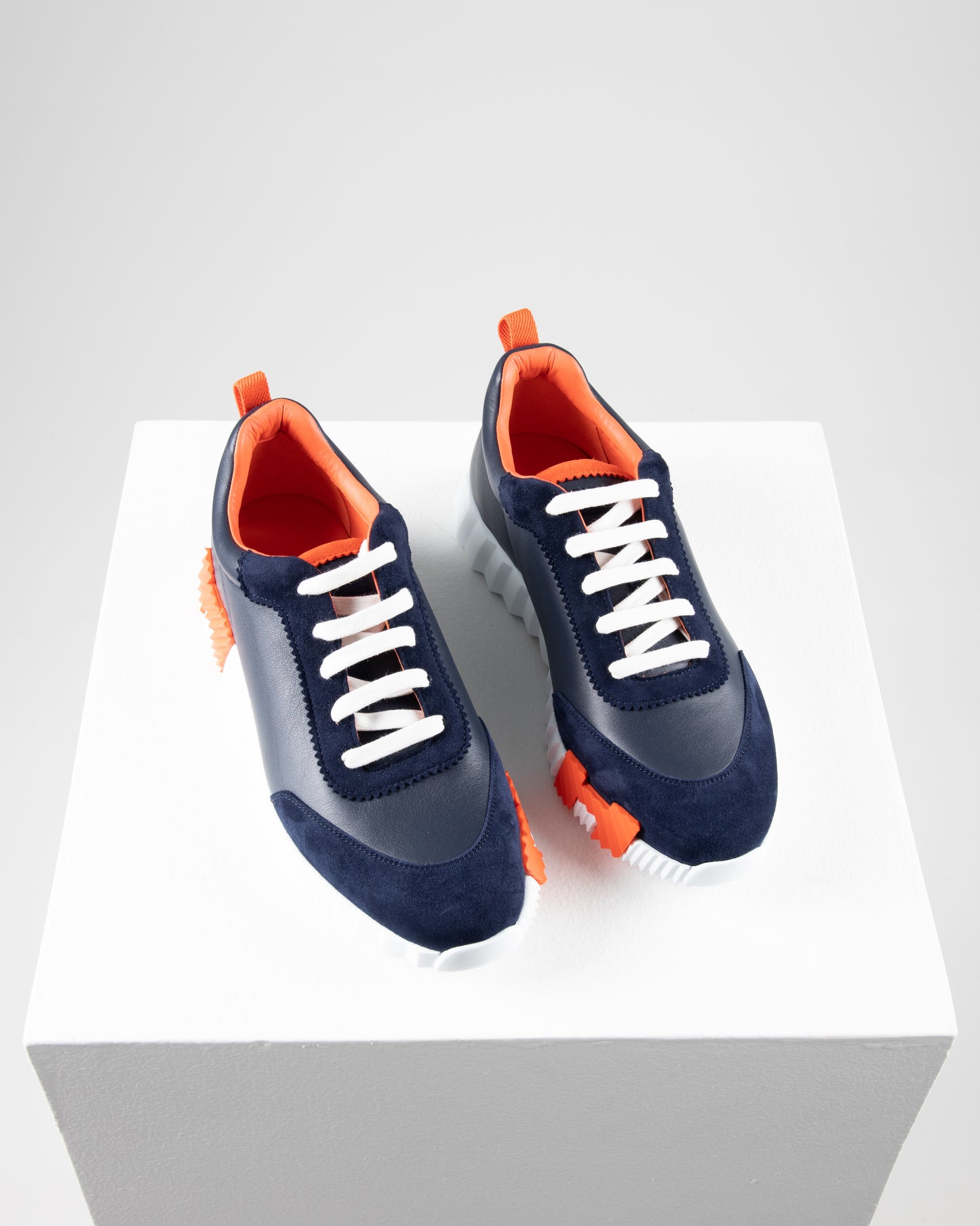 Bouncing Sneaker in Blue and Orange