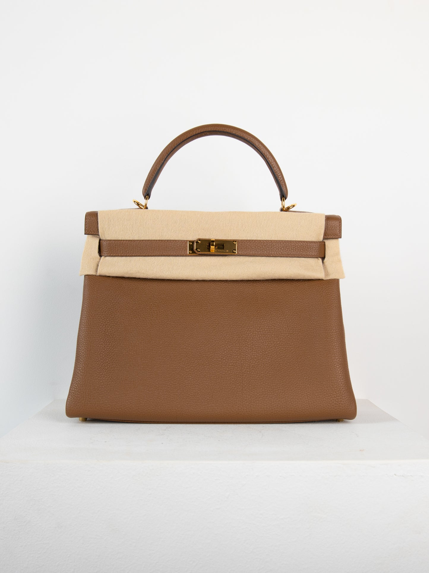 Kelly 32 in Alezan Togo Retourne with Gold Hardware