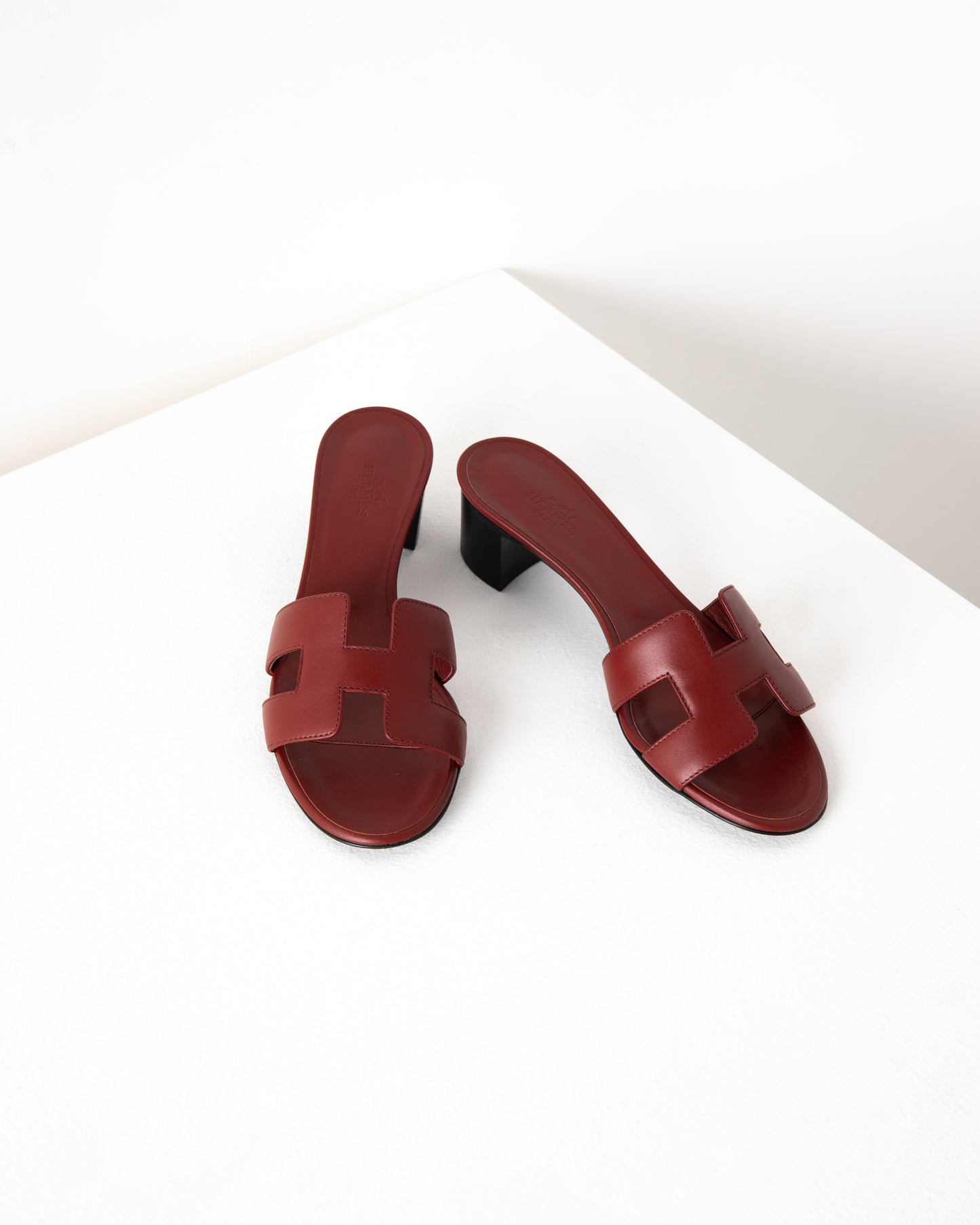 Oasis Sandal in Rouge H