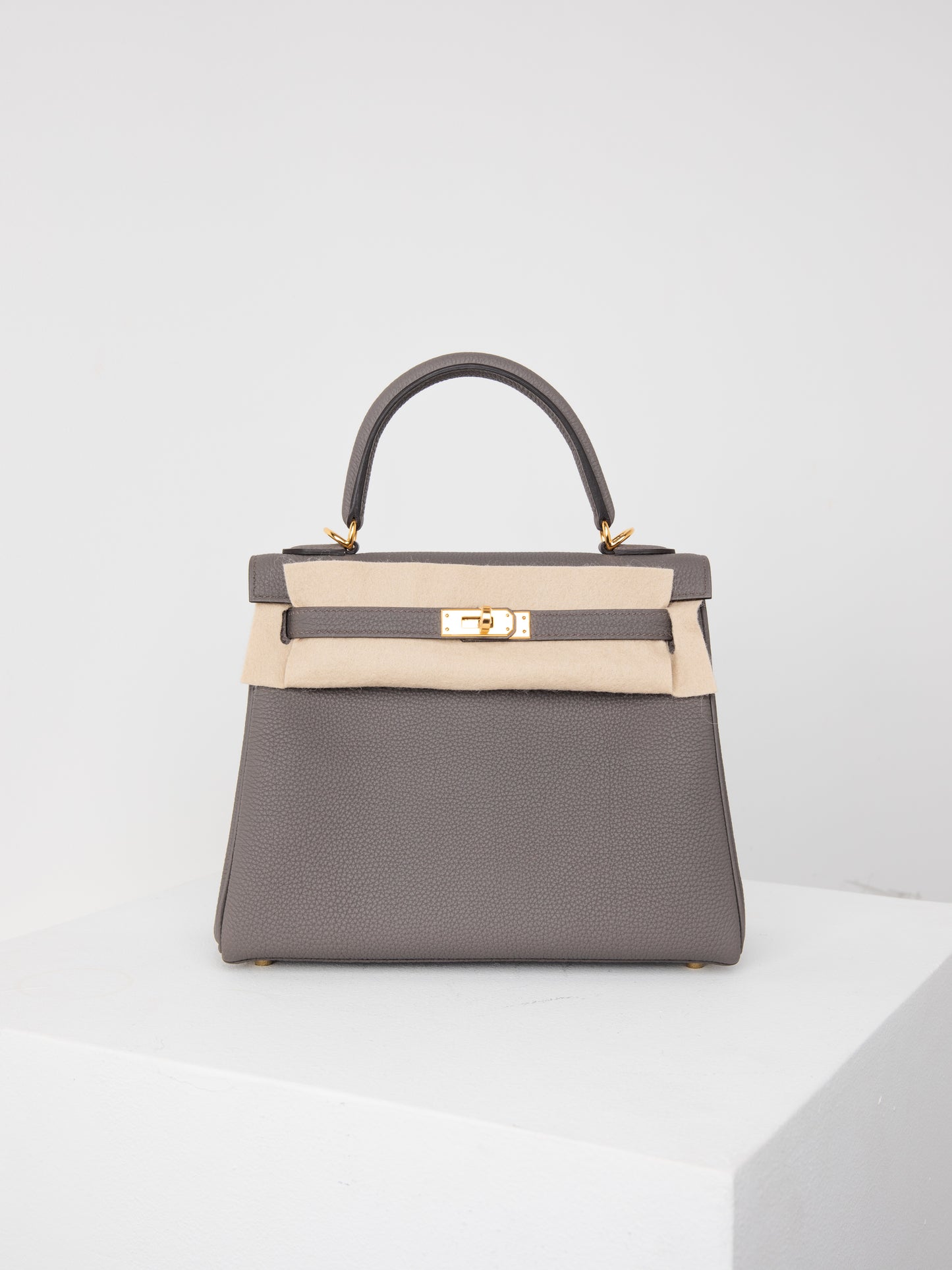 Kelly 25 Etain in Togo Leather with Gold Hardware