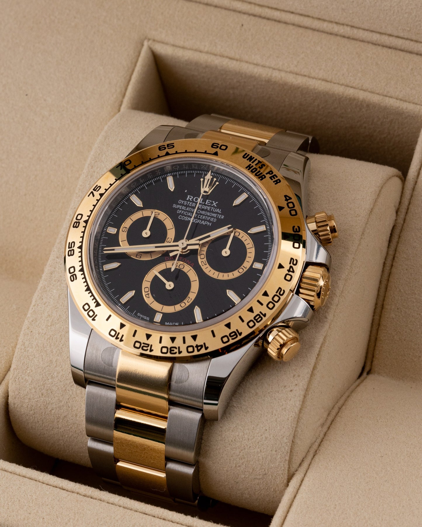 Rolex Oyster Cosmograph Daytona 40mm Yellow Rolesor with Black Dial