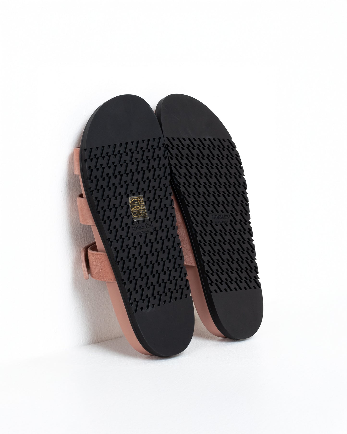 Chypre Sandals in Nude Suede leather