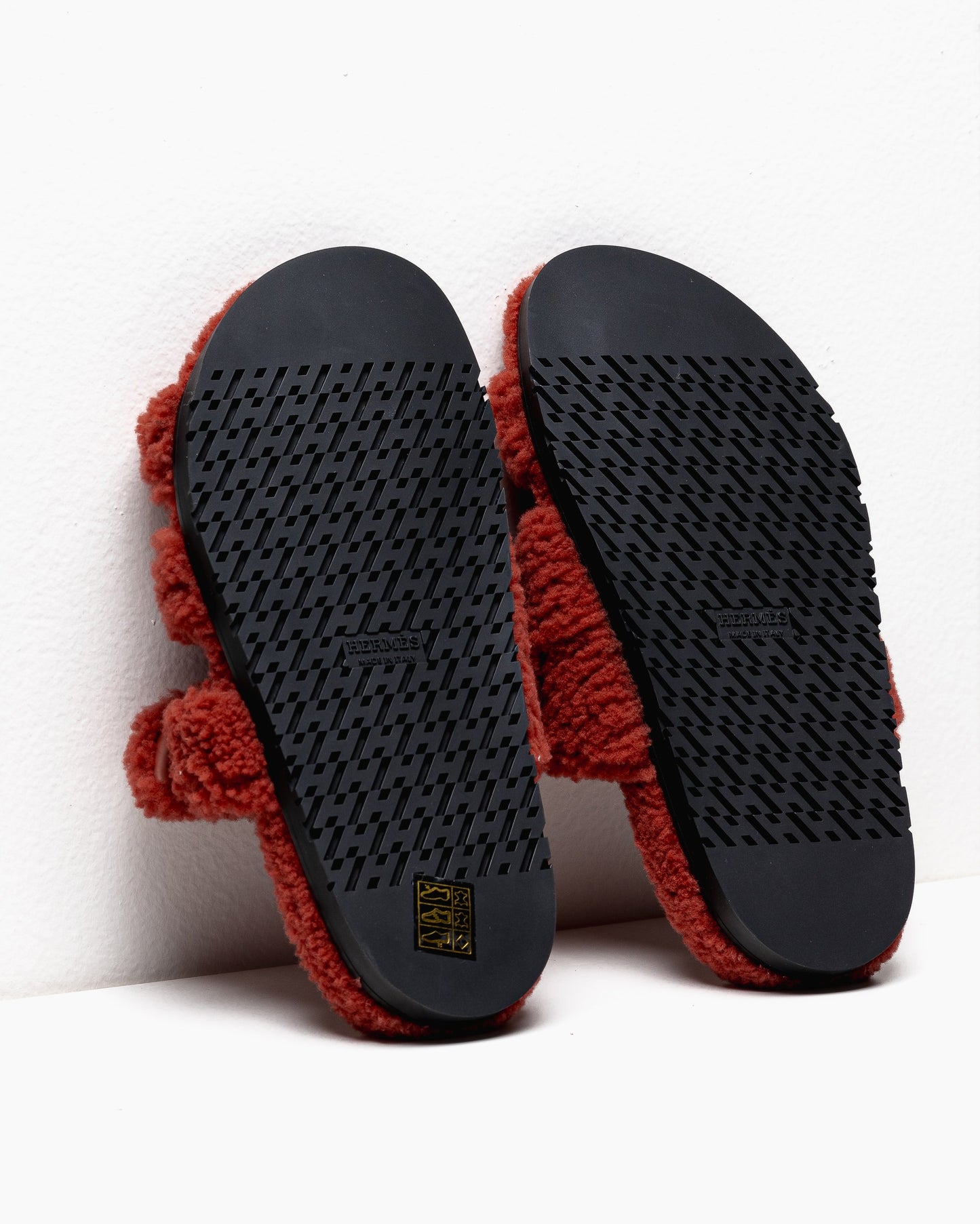 Chypre Sandals Femme Rouge De Turin in Shearling