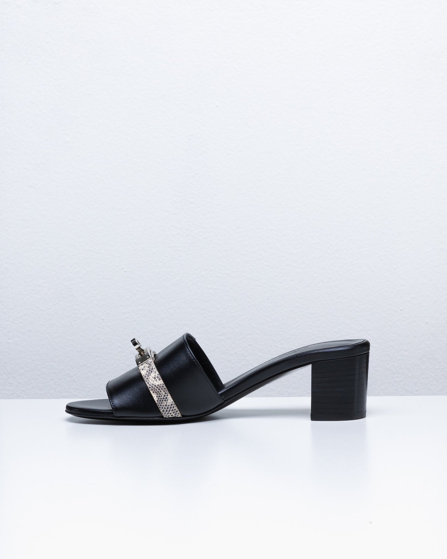 Gigi 50 Noir Sandal With Lizard Touch