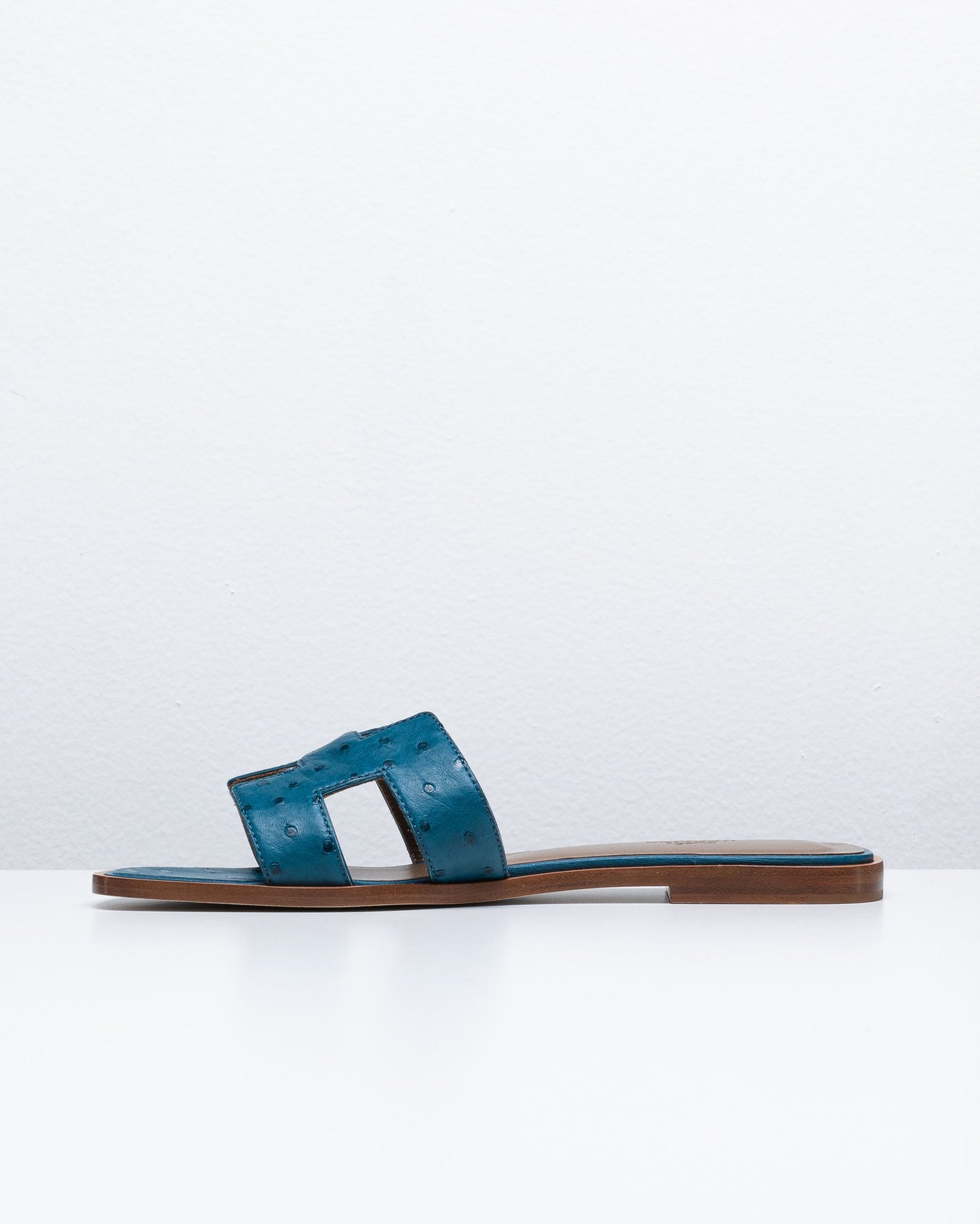 Oran Sandal Bleu in Ostrich Leather