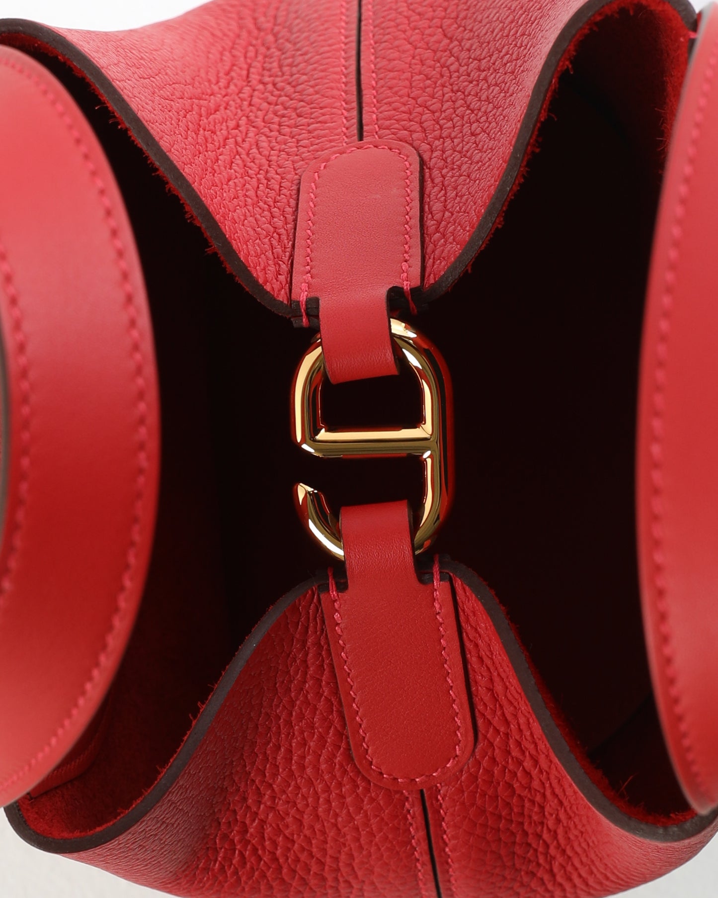 In-The-Loop 18 Vermillon in Clemence Leather with Gold Hardware