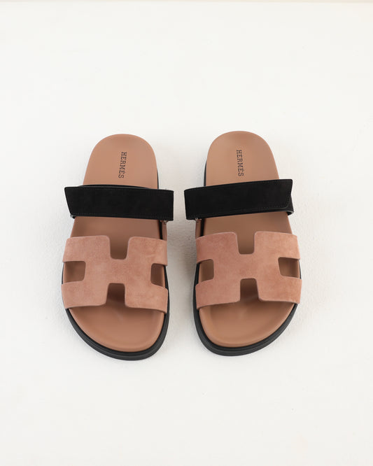 Chypre Sandal in Rose Perle / Noir Suede