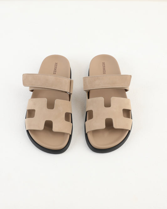 Chypre Sandal in Beige Argile Suede