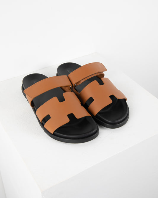 Chypre Sandal Homme in Gold & Black Calfskin