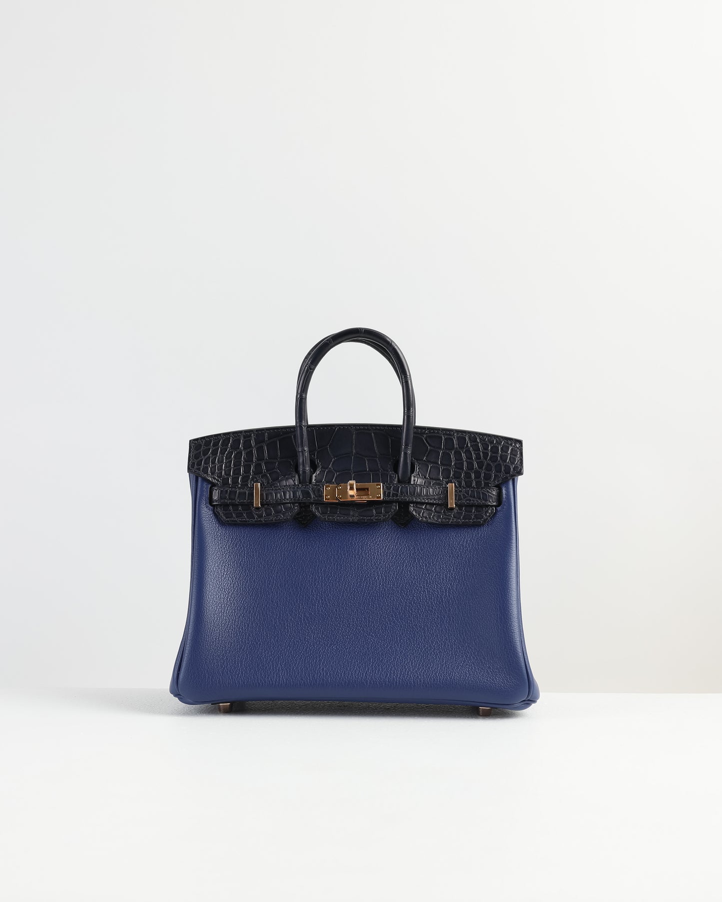 Limited edition Hermès 25cm Birkin Touch in Bleu Saphir and Bleu Marine 💙  #hermes #birkin25 #hermestouch #priveporter