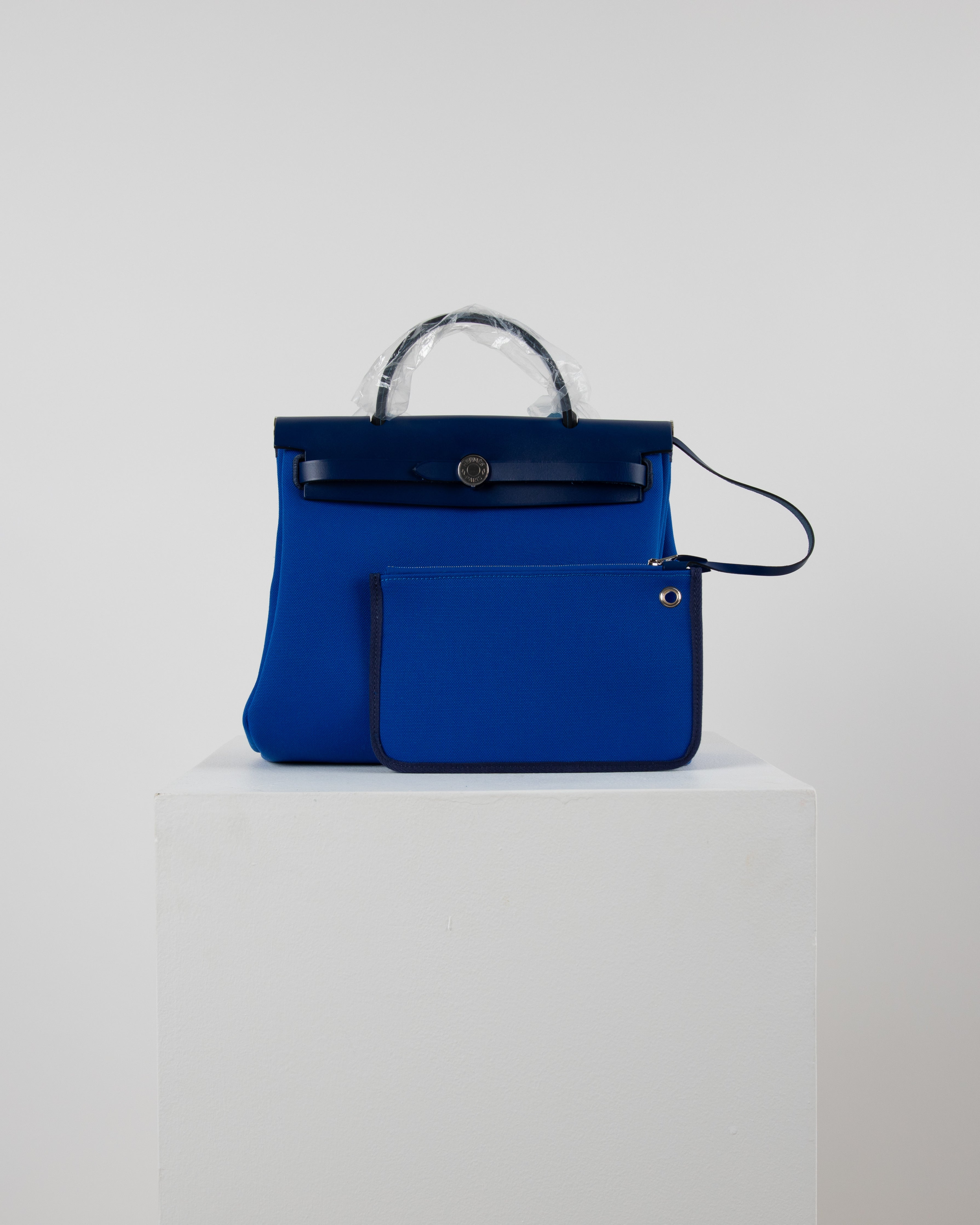 Herbag Zip 31 in Bleu Saphir Vache Hunter and Bleu Billard Toile