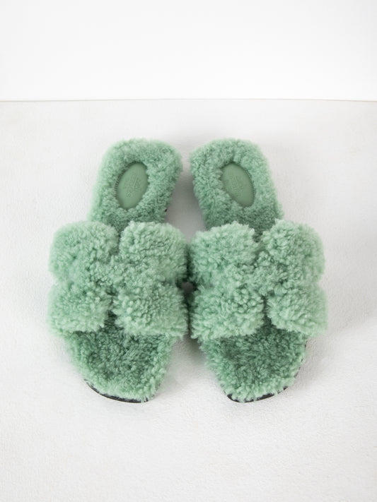 Oran Shearling Sandal in Vert D'eau