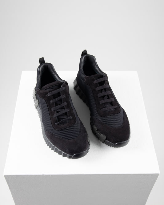 Bouncing Sneaker in Black