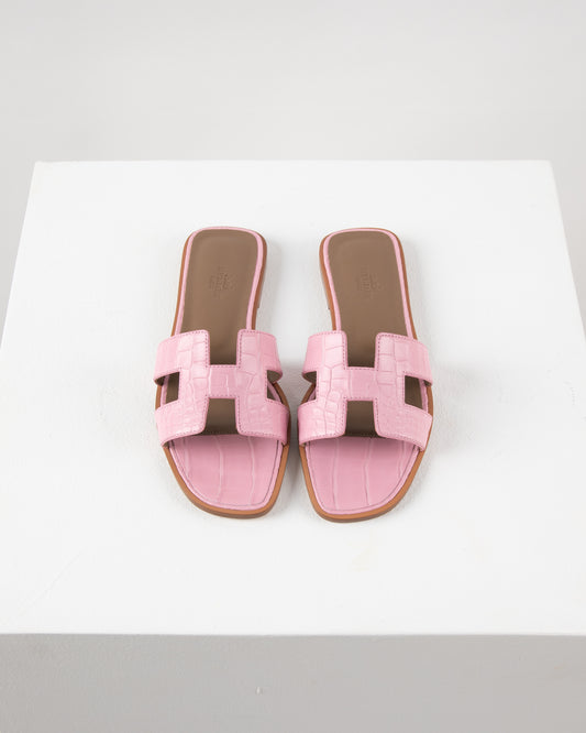 Oran Sandal in Pink Alligator Missippi Matte