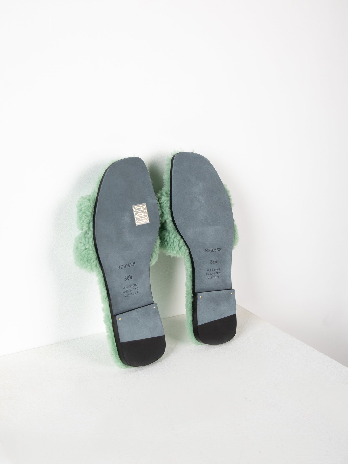 Oran Shearling Sandal in Vert D'eau