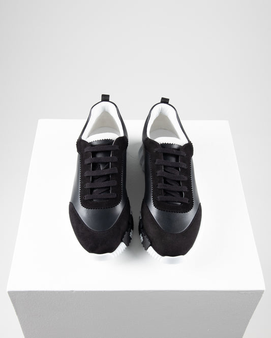 Bouncing Sneaker in Black and White sz 43.5