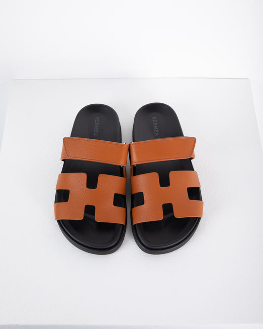 Chypre Sandal in Gold/Black Epsom