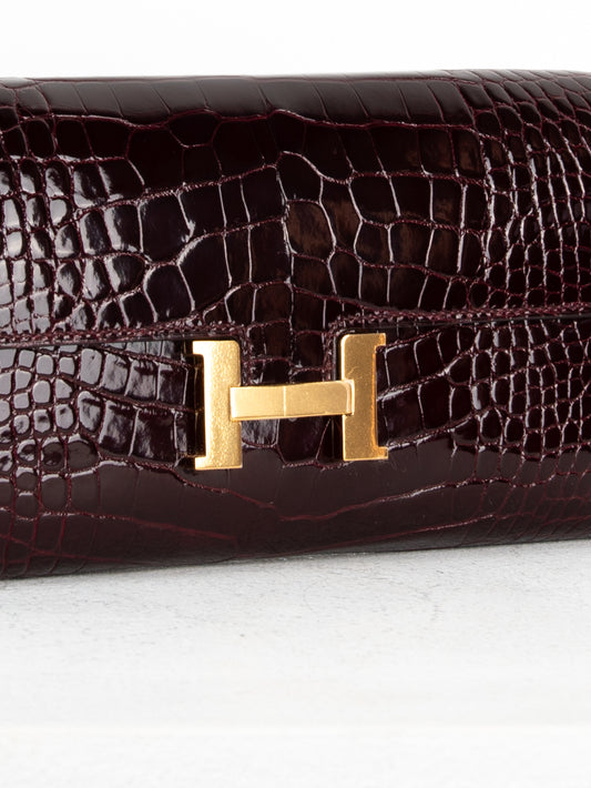 Constance To Go Long Wallet in Bordeaux Alligator with Gold Hardware