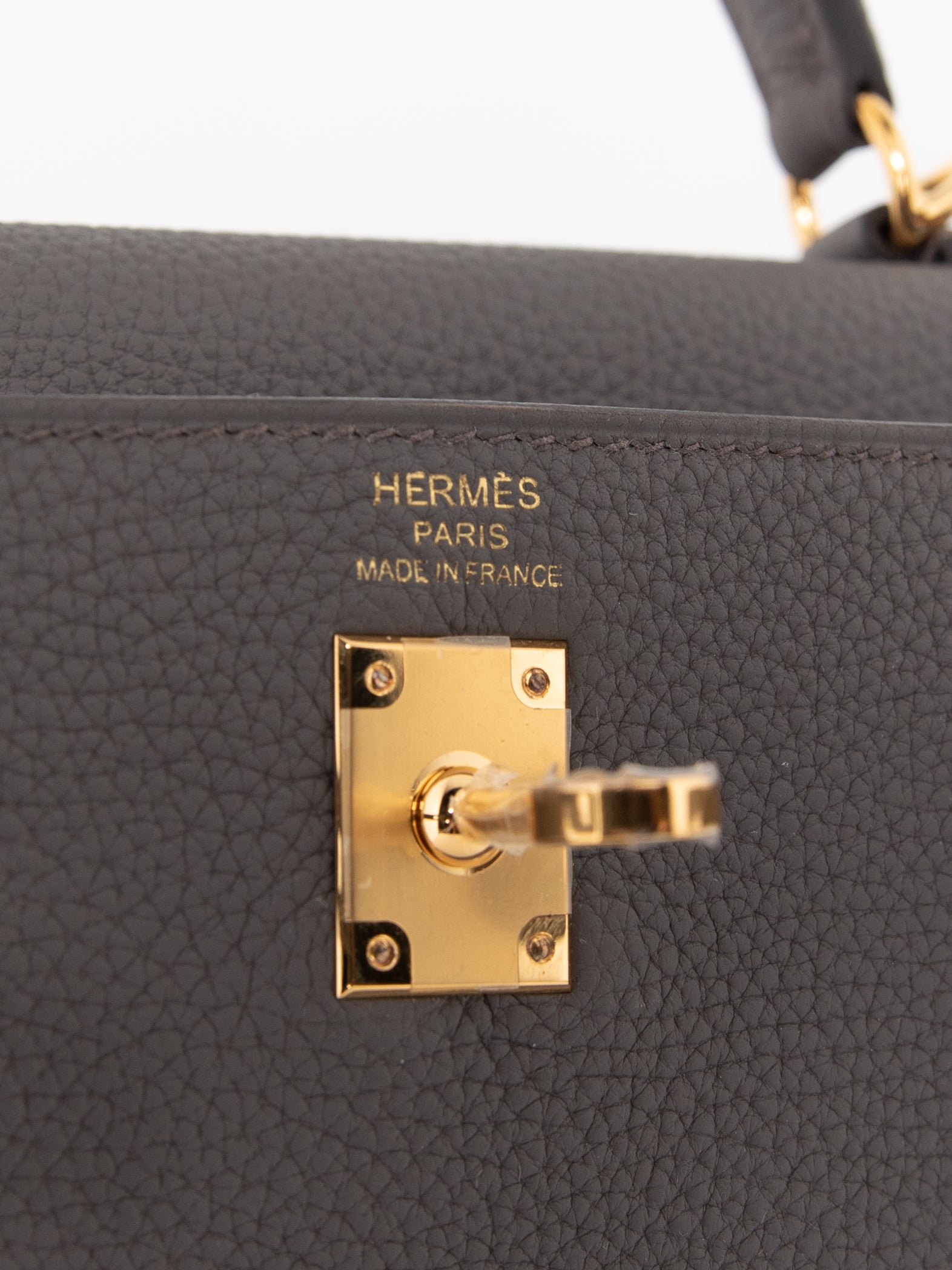 Hermès Kelly 25 Gold Togo With Gold Hardware - AG Concierge Fzco