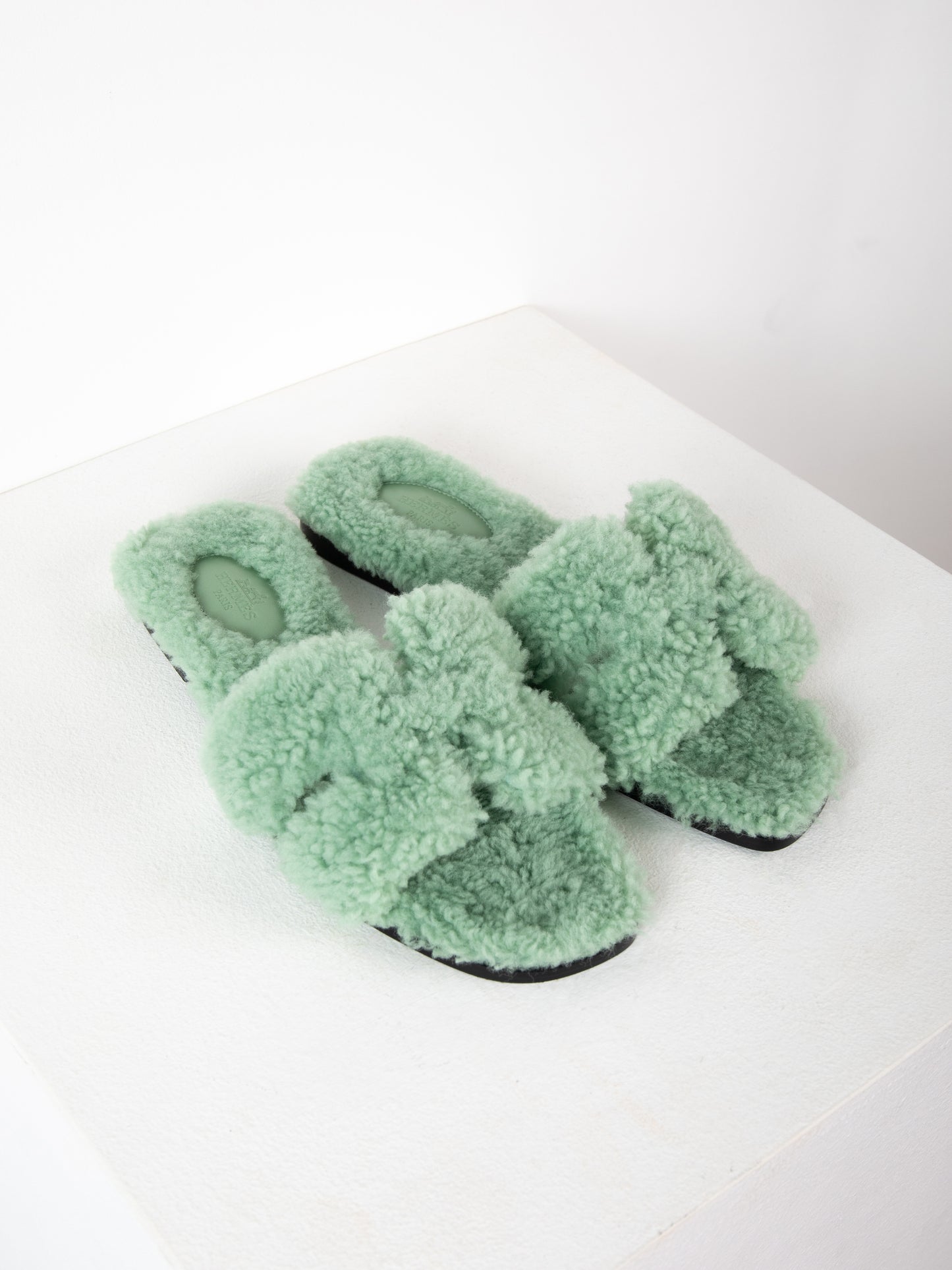 Oran Shearling Sandal in Vert D'eau