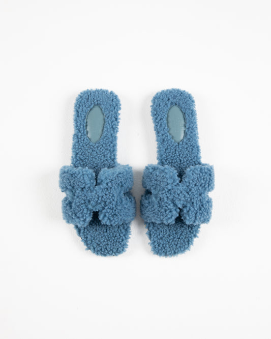 Oran Shearling Sandal in Bleu