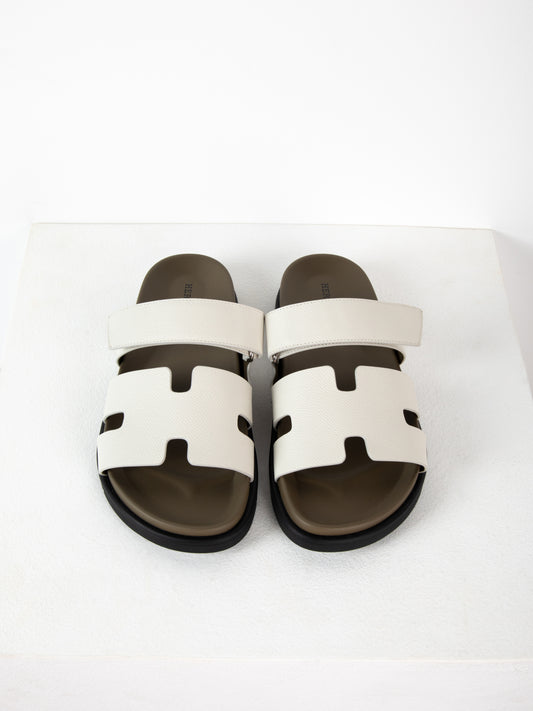Chypre Sandal in Beige Glaise/Vert Toundra